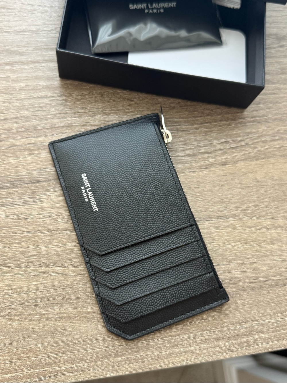 NEW! AUT! SAINT LAURENT PARIS FRAGMENTS ZIPPED CARD CASE IN GRAIN LEATHER
BLACK - Picture 3 of 7